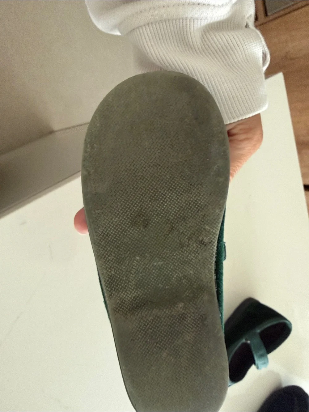 Cienta Green Velvet Mary Jane Shoes